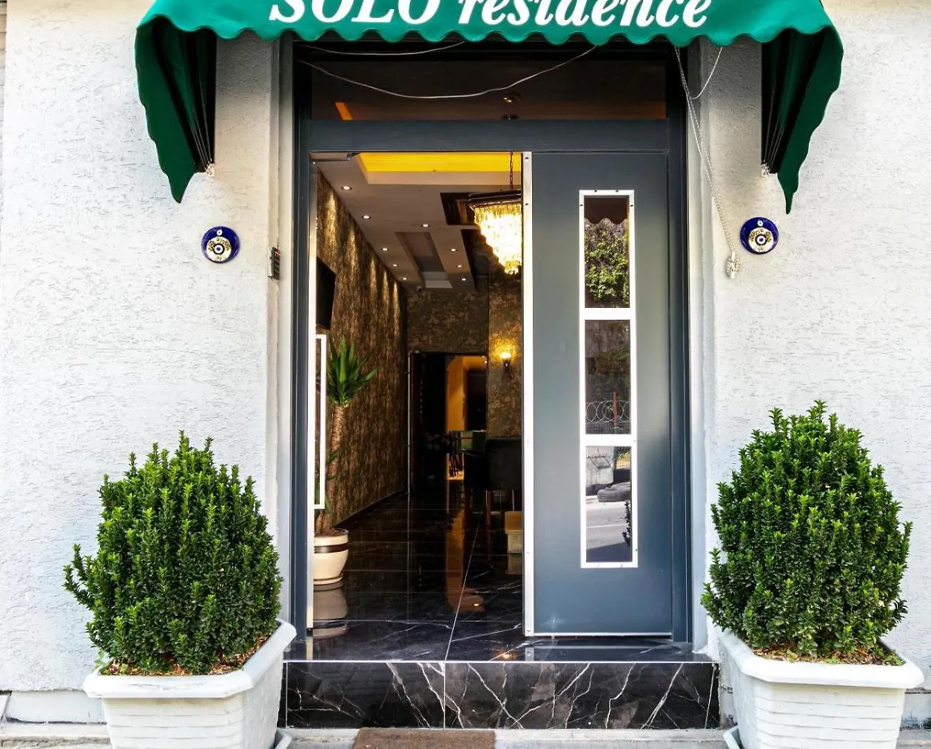 Solo Hotel contacts